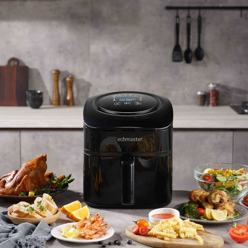How does the smart control function of the electronic air fryer simplify the cooking process?